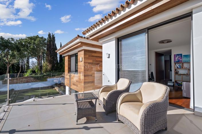 Image No.23-4 Bed Property for sale