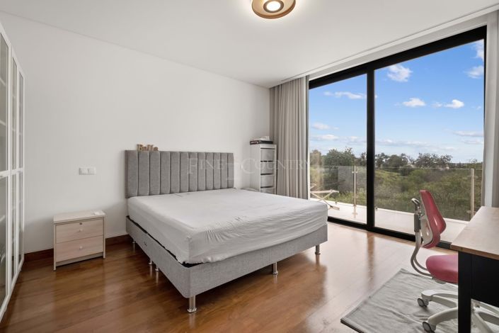 Image No.24-4 Bed Property for sale