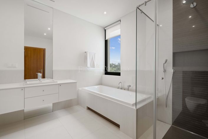 Image No.29-4 Bed Property for sale