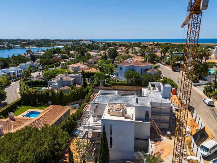 Image No.3-4 Bed Property for sale