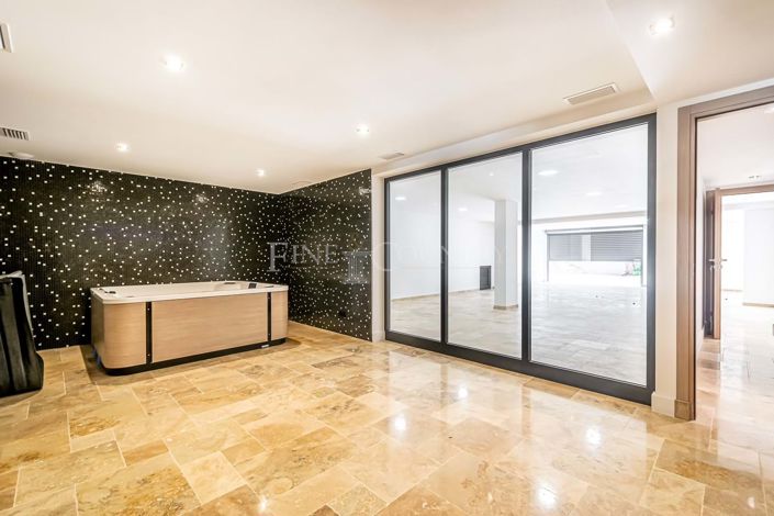 Image No.21-4 Bed Property for sale