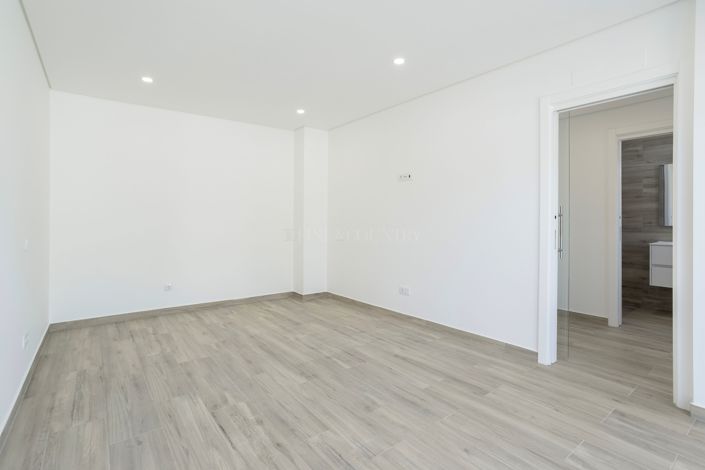 Image No.17-3 Bed Townhouse for sale