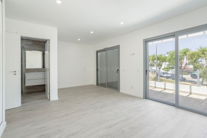 Image No.21-3 Bed Townhouse for sale