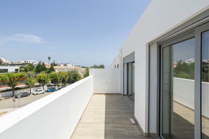 Image No.22-3 Bed Townhouse for sale