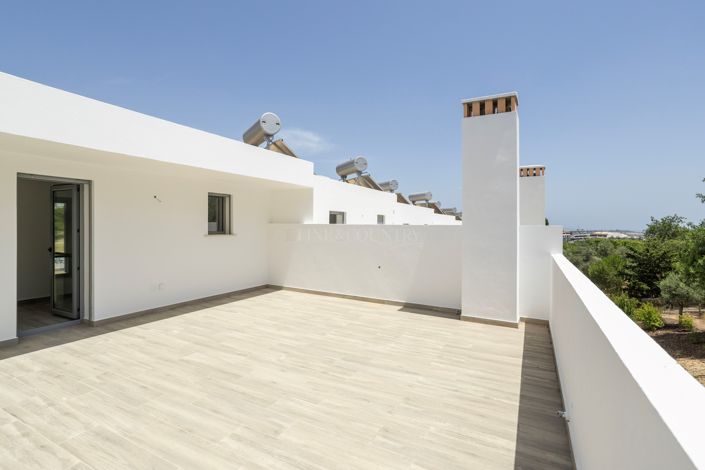 Image No.31-3 Bed Townhouse for sale