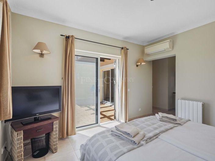 Image No.19-3 Bed Property for sale