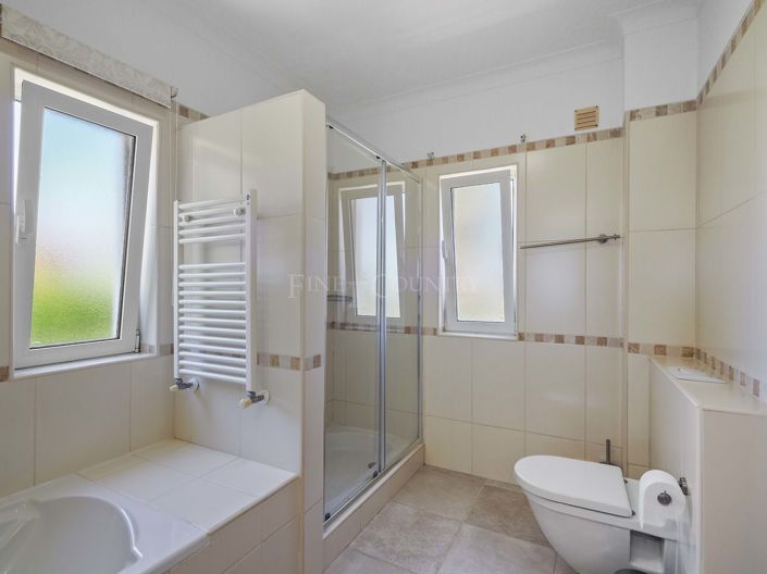 Image No.21-3 Bed Property for sale