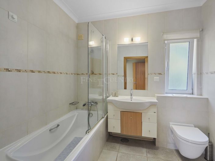 Image No.29-3 Bed Property for sale