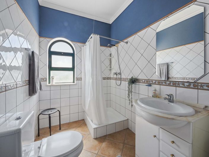 Image No.15-5 Bed Property for sale