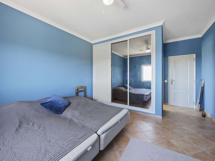 Image No.17-5 Bed Property for sale