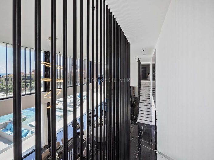 Image No.21-5 Bed Property for sale