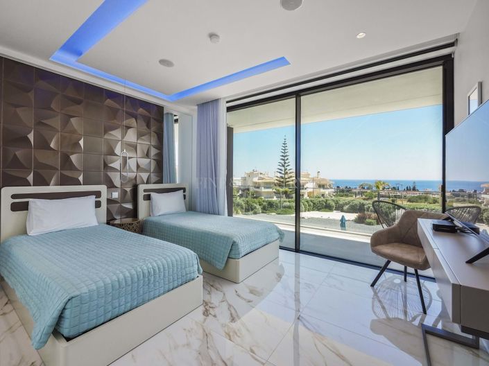 Image No.22-5 Bed Property for sale