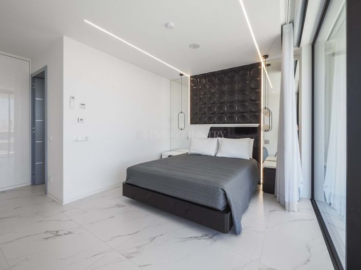 Image No.34-5 Bed Property for sale