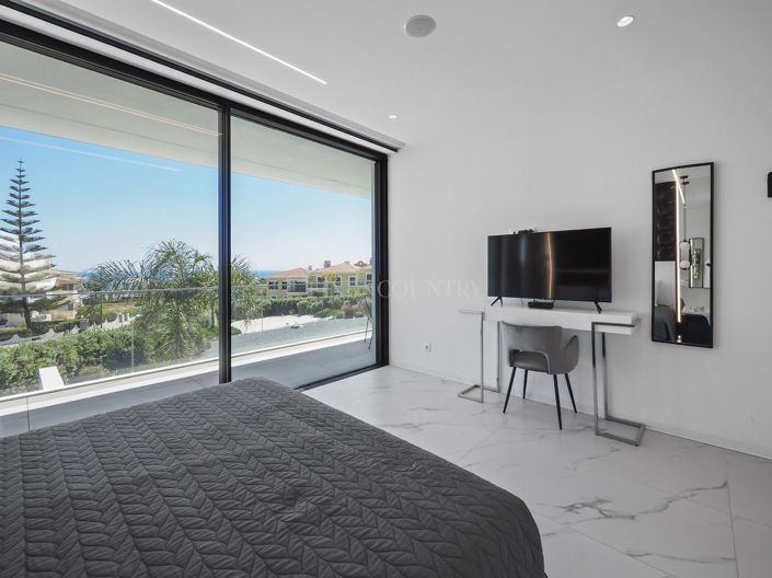 Image No.35-5 Bed Property for sale