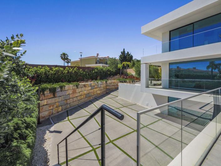 Image No.43-5 Bed Property for sale