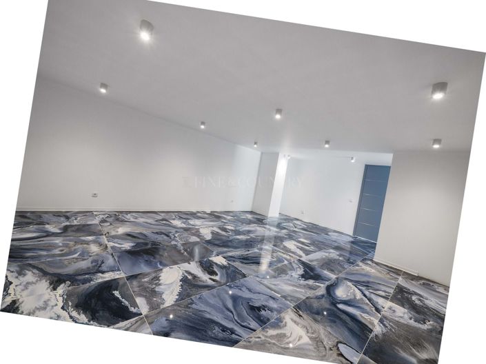 Image No.53-5 Bed Property for sale