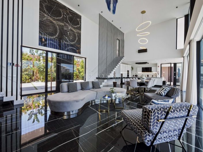 Image No.6-5 Bed Property for sale