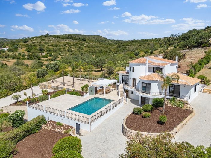 Image No.1-5 Bed Property for sale