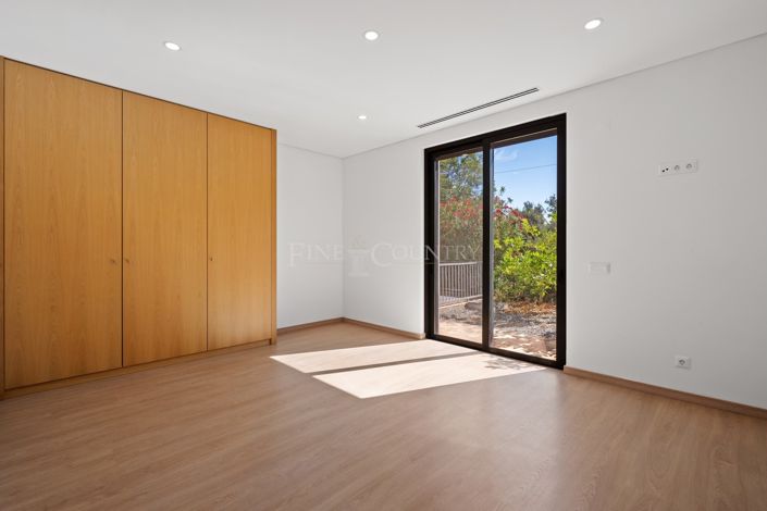 Image No.22-4 Bed Property for sale