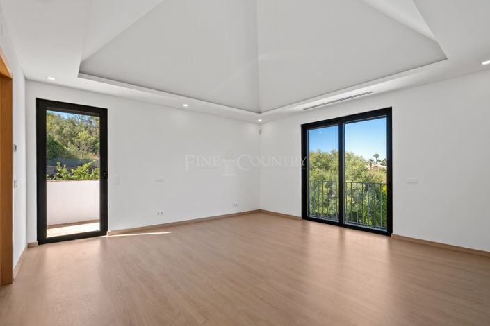 Image No.36-4 Bed Property for sale