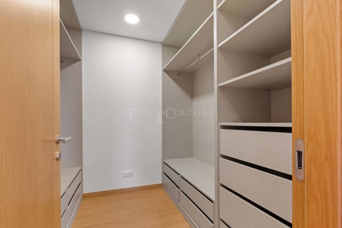 Image No.37-4 Bed Property for sale