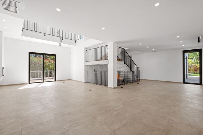 Image No.5-4 Bed Property for sale