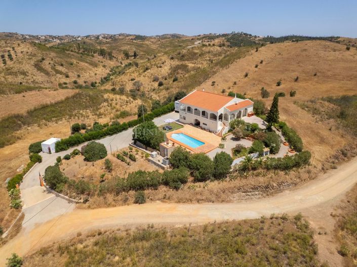 Image No.1-5 Bed Property for sale