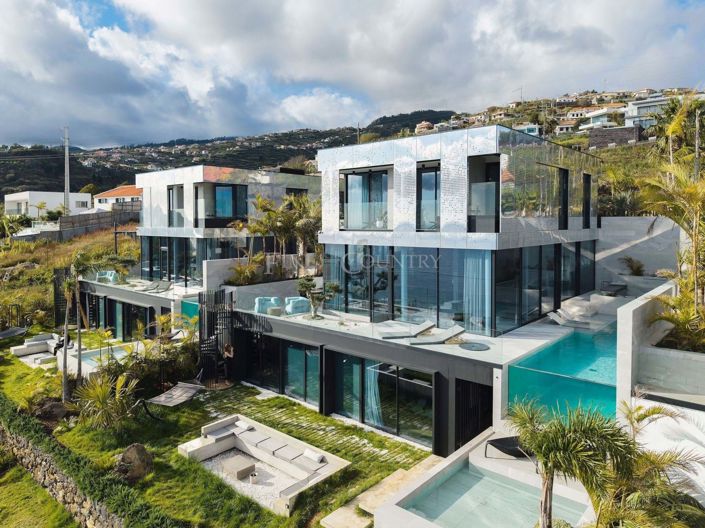 Ribeira Brava, Property
