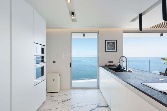 Image No.58-3 Bed Property for sale