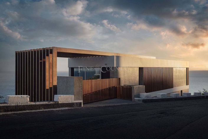 Image No.87-3 Bed Property for sale