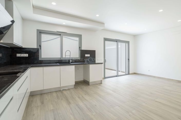 Image No.10-3 Bed Townhouse for sale