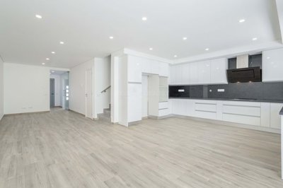 2104-350839-b952a8cbdbc2fd66601ce91bb265b9cce