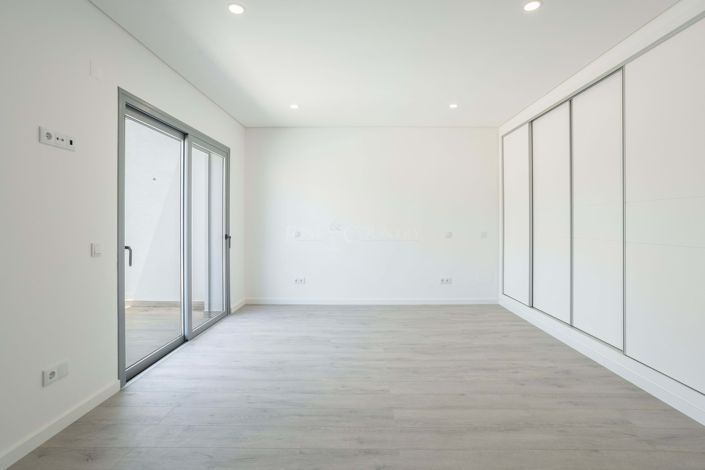 Image No.20-3 Bed Townhouse for sale