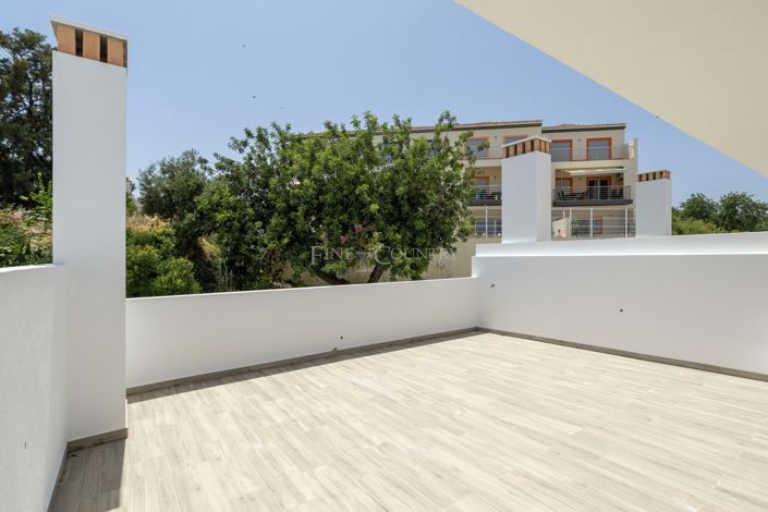 Image No.32-3 Bed Townhouse for sale