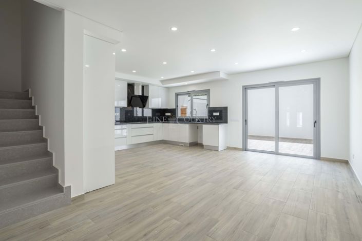 Image No.7-3 Bed Townhouse for sale