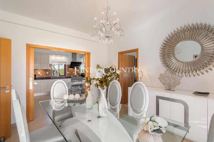 Image No.18-4 Bed Property for sale