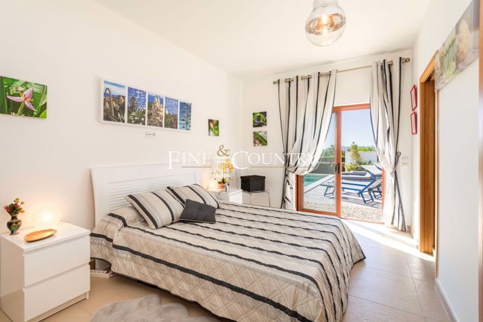 Image No.21-4 Bed Property for sale