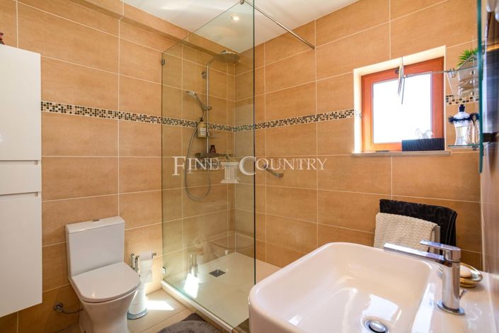 Image No.26-4 Bed Property for sale