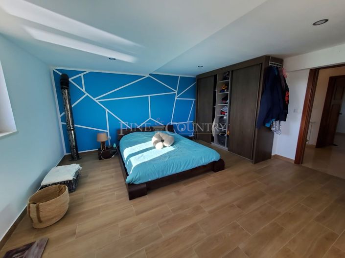 Image No.7-3 Bed Property for sale