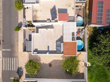 2104-352302-b952a8cbdbc2fd66601ce91bb265b9cce