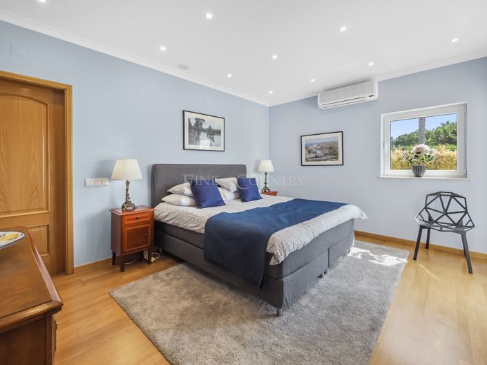 Image No.51-7 Bed Property for sale