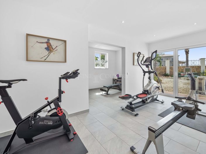 Image No.68-7 Bed Property for sale