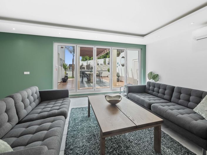 Image No.73-7 Bed Property for sale