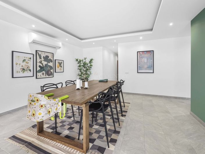 Image No.74-7 Bed Property for sale