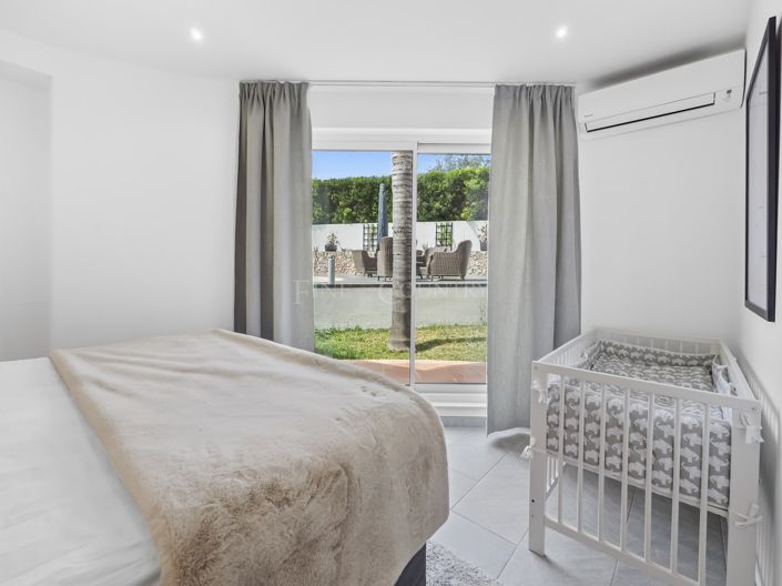 Image No.78-7 Bed Property for sale