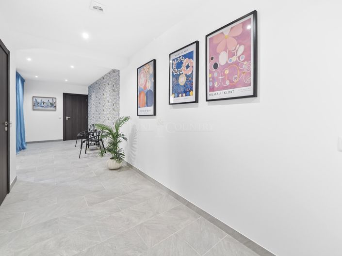 Image No.79-7 Bed Property for sale