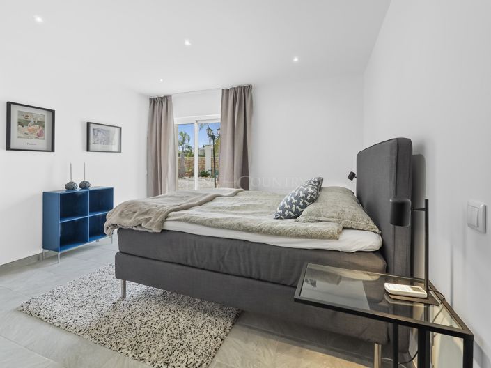 Image No.81-7 Bed Property for sale