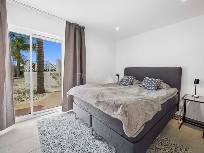 Image No.82-7 Bed Property for sale