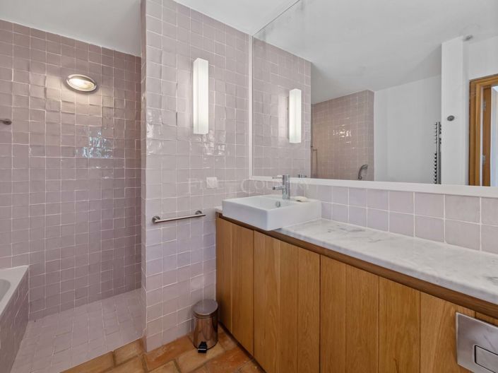 Image No.20-3 Bed Property for sale