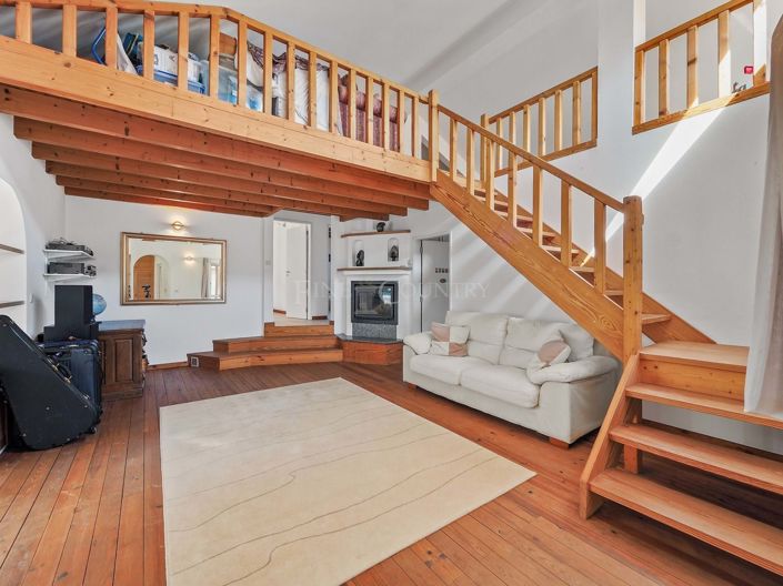 Image No.12-5 Bed Property for sale